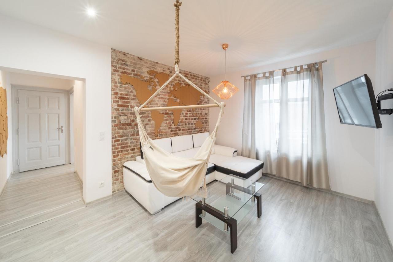 Around The World Vision Apartment - Centrum オポーレ エクステリア 写真
