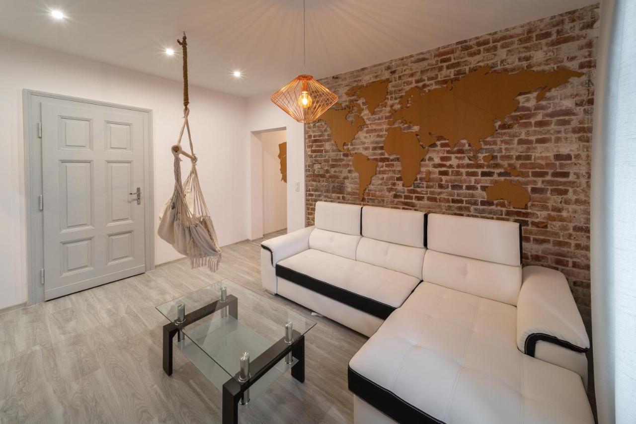 Around The World Vision Apartment - Centrum オポーレ エクステリア 写真